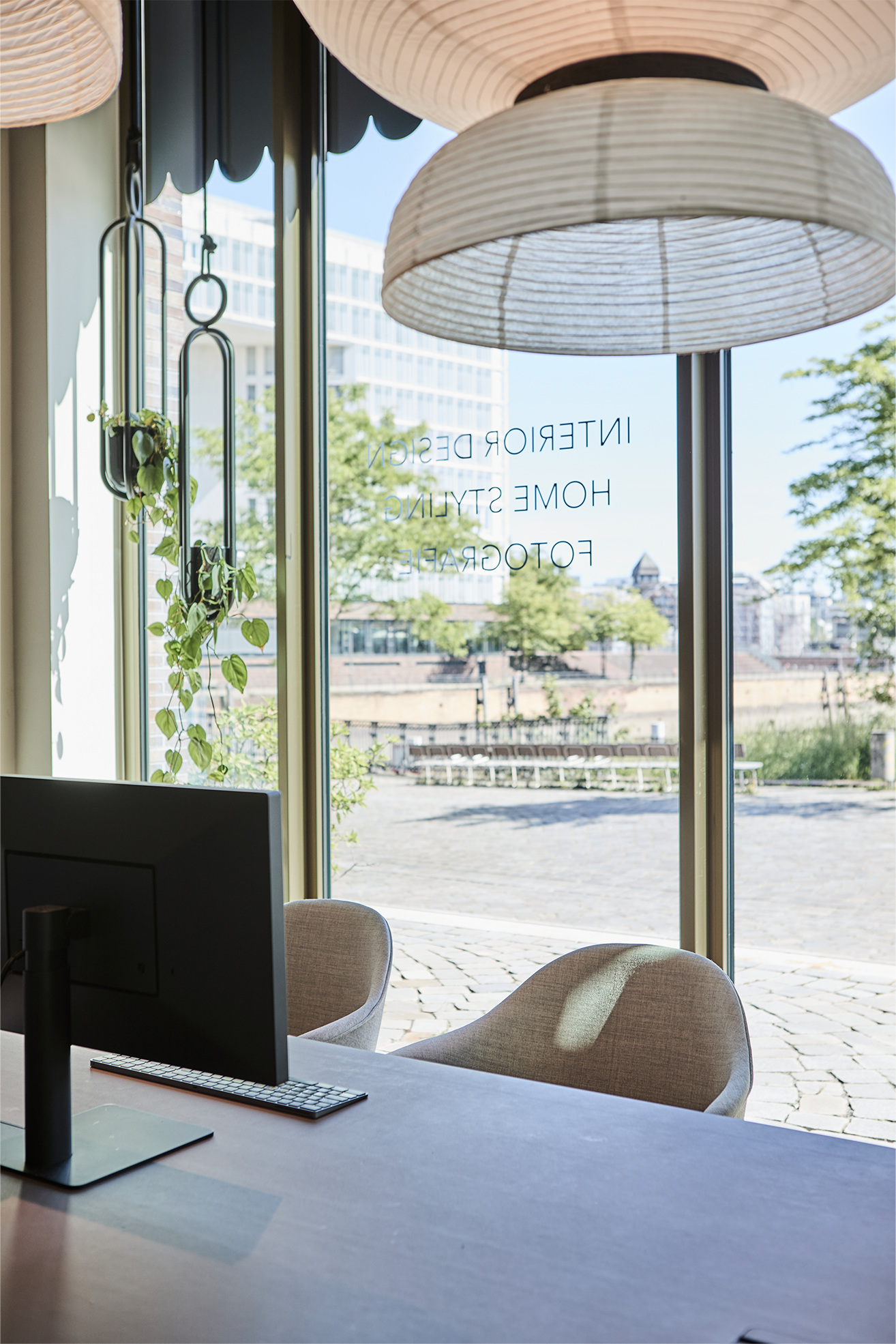 View from the BEL ET BIEN showroom over Hamburg HafenCity